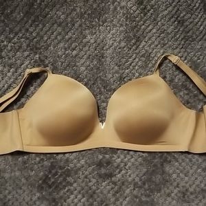 VS Nude Body by Victoria Wireless bra 36DD
